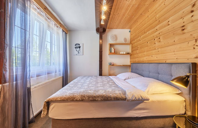 Casa de 7 quartos em Mladé Buky com piscina e jardim - Foto 2
