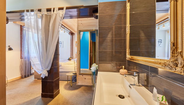 Casa de 7 quartos em Mladé Buky com piscina e jardim - Foto 5