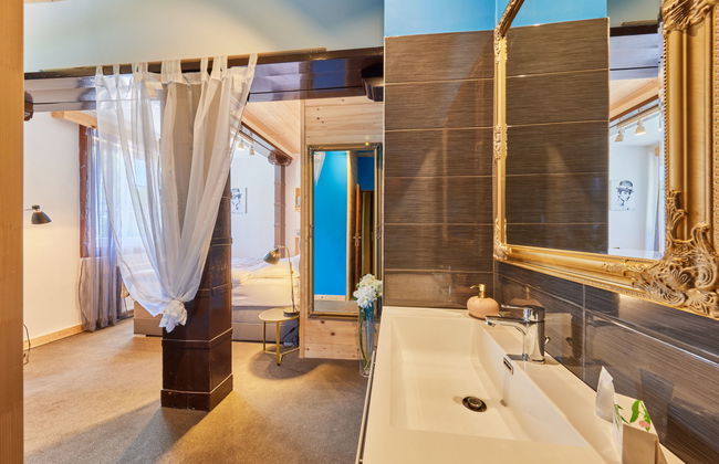 Casa de 7 quartos em Mladé Buky com piscina e jardim - Foto 5