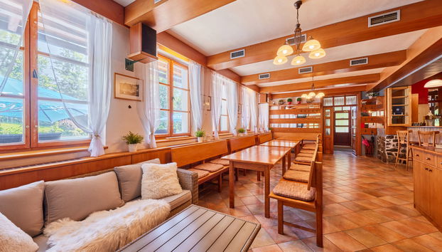 Casa de 7 quartos em Mladé Buky com piscina e jardim - Foto 4