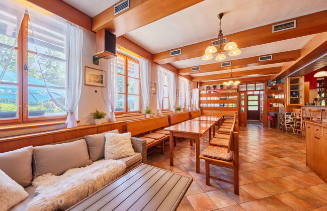Casa de 7 quartos em Mladé Buky com piscina e jardim - Foto 4