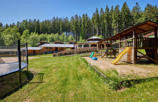 Apartamento de 1 quarto em Mladé Buky com piscina e jardim - Foto 14