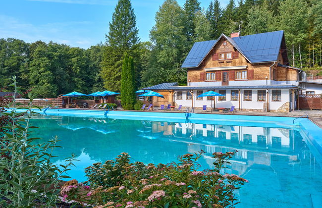 Maison de 7 chambres à Mladé Buky avec piscine et jardin - Photo 1