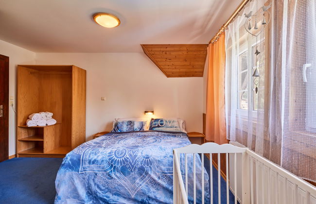 Casa de 7 quartos em Mladé Buky com piscina e jardim - Foto 17