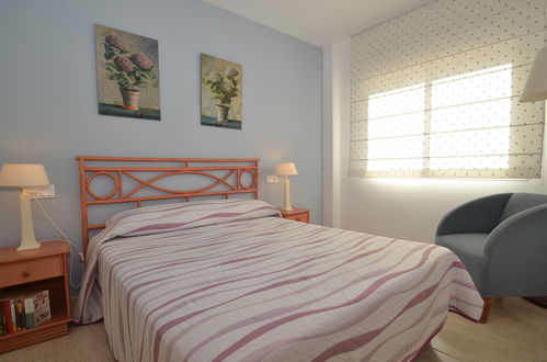 Foto 5 - Appartamento con 2 camere da letto a Salou con piscina e vista mare