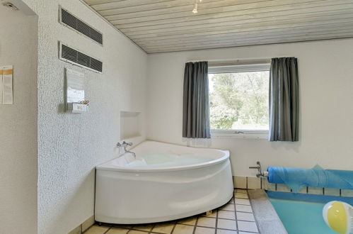 Foto 30 - Casa con 5 camere da letto a Blåvand con piscina privata e terrazza