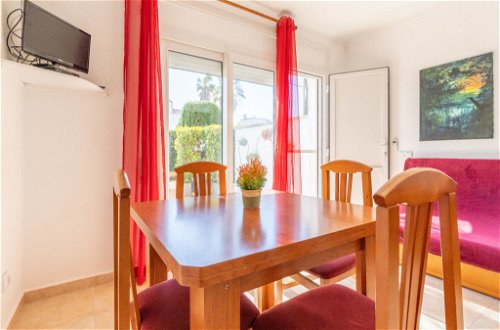 Photo 2 - 2 bedroom Apartment in Castelló d'Empúries with swimming pool and sea view
