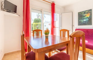 Photo 2 - 2 bedroom Apartment in Castelló d'Empúries with swimming pool and garden