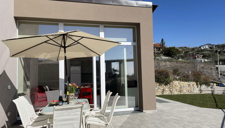 Photo 1 - Maison de 1 chambre à Imperia avec jardin et terrasse