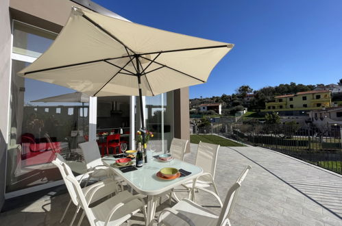 Photo 8 - Maison de 1 chambre à Imperia avec jardin et terrasse