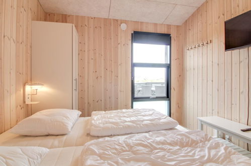 Foto 7 - Casa con 4 camere da letto a Harrerenden con terrazza e vasca idromassaggio