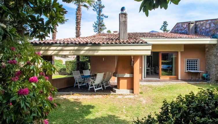 Foto 1 - Casa con 2 camere da letto a Porto Valtravaglia con piscina e vista sulle montagne