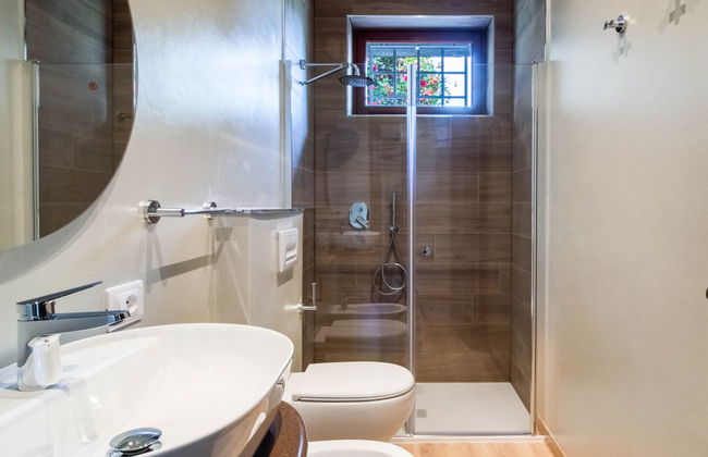 Casa de 3 quartos em Porto Valtravaglia com piscina e jardim - Foto 22