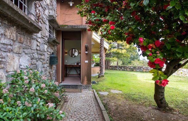 Casa de 3 quartos em Porto Valtravaglia com piscina e jardim - Foto 23