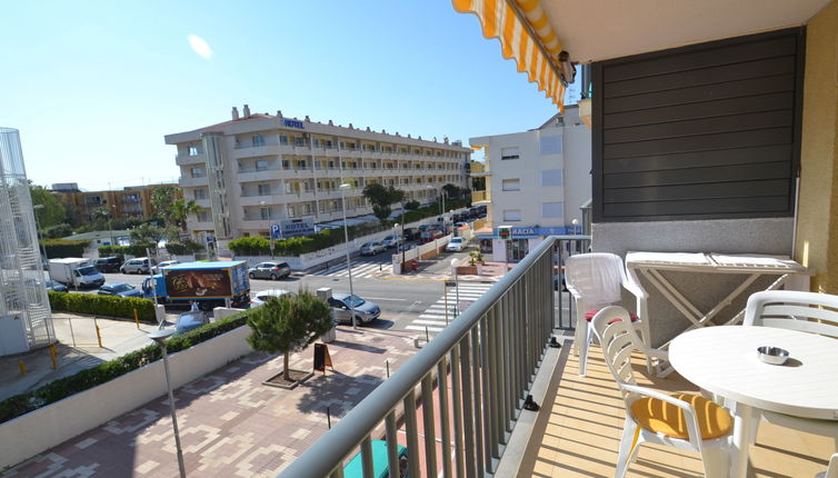 Photo 1 - 2 bedroom Apartment in Cambrils with garden and sea view