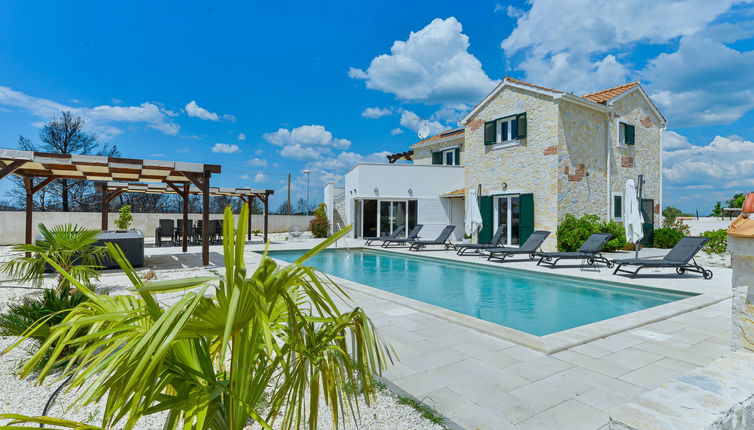 Photo 1 - Maison de 5 chambres à Sibenik avec piscine privée et jardin