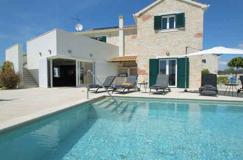 Foto 39 - Casa de 5 quartos em Sibenik com piscina privada e jardim