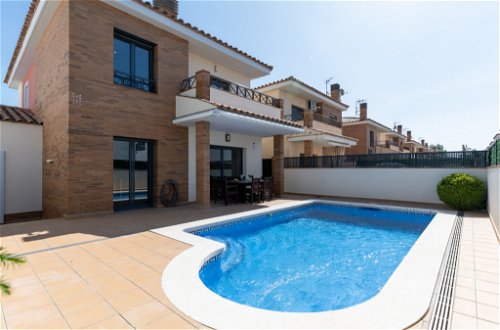 Foto 1 - Casa de 4 quartos em Castelló d'Empúries com piscina privada e vistas do mar