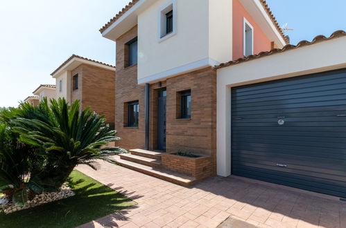 Photo 44 - Maison de 4 chambres à Castelló d'Empúries avec piscine privée et vues à la mer