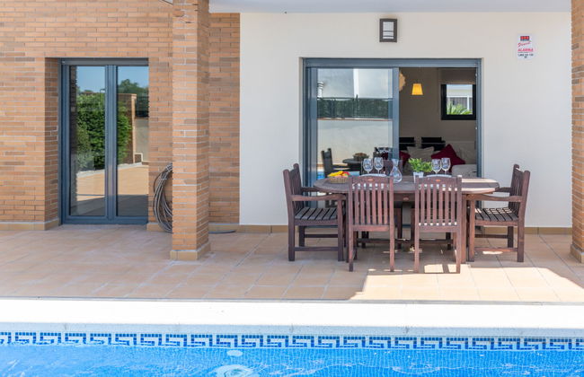 Casa de 5 quartos em Castelló d'Empúries com piscina privada e jardim - Foto 2