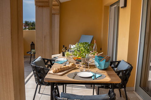 Photo 5 - 2 bedroom Apartment in Saint-Tropez with terrace and sea view