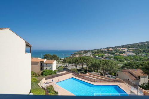 Foto 5 - Apartment mit 1 Schlafzimmer in Roquebrune-sur-Argens mit schwimmbad und blick aufs meer