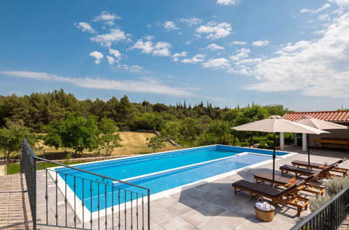 Photo 2 - Maison de 3 chambres à Sibenik avec piscine privée et terrasse