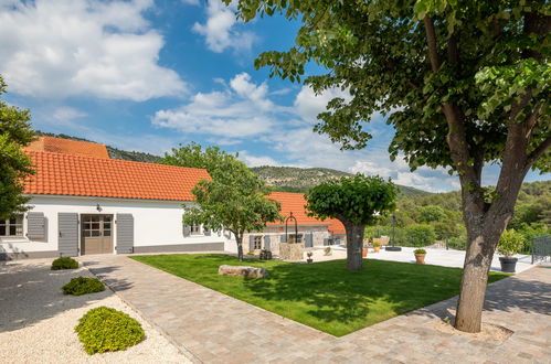 Foto 5 - Casa de 3 habitaciones en Sibenik con piscina privada y jardín