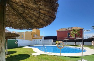 Foto 1 - Appartamento con 3 camere da letto a Sanlúcar de Barrameda con piscina e giardino