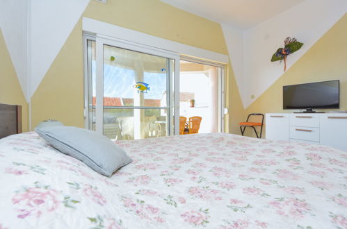 Foto 9 - Appartamento con 1 camera da letto a Sveti Filip i Jakov con terrazza e vista mare