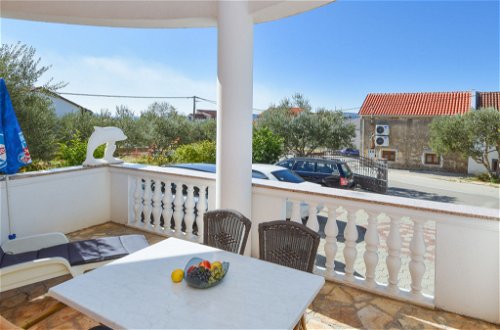Photo 12 - Appartement de 1 chambre à Sveti Filip i Jakov avec terrasse et vues à la mer