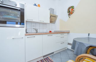 Foto 2 - Apartamento de 1 quarto em Sveti Filip i Jakov com terraço