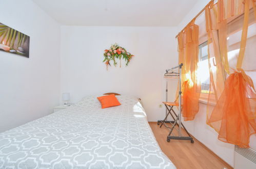 Foto 6 - Apartamento de 1 habitación en Sveti Filip i Jakov con terraza