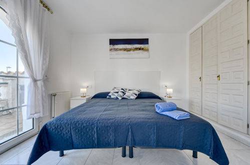 Foto 44 - Casa de 7 habitaciones en Castelló d'Empúries con piscina privada y vistas al mar