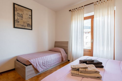 Foto 19 - Appartamento con 2 camere da letto a Fénis con piscina e vista sulle montagne