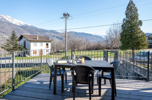 Photo 12 - Appartement de 2 chambres à Fénis avec piscine et vues sur la montagne