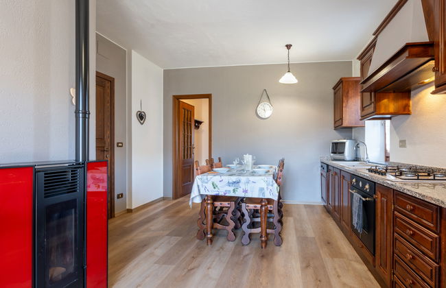 Apartamento de 3 quartos em Fénis com piscina e jardim - Foto 9