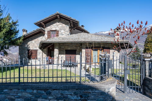 Photo 2 - Appartement de 2 chambres à Fénis avec piscine et vues sur la montagne