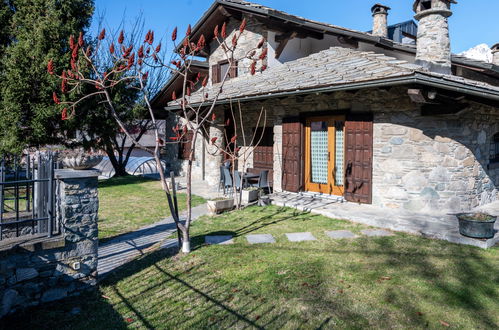 Foto 16 - Apartamento de 2 quartos em Fénis com piscina e vista para a montanha