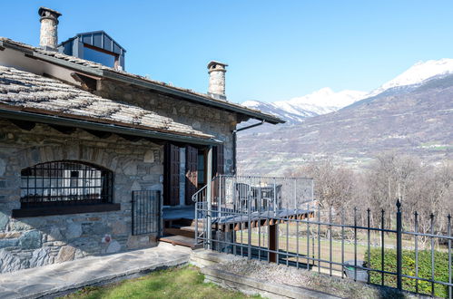 Foto 4 - Apartment mit 2 Schlafzimmern in Fénis mit schwimmbad und blick auf die berge