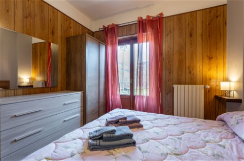 Foto 15 - Appartamento con 2 camere da letto a Fénis con piscina e vista sulle montagne