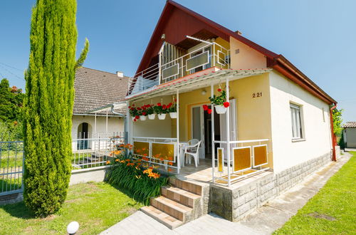 Photo 16 - Maison de 2 chambres à Balatonlelle avec jardin et terrasse