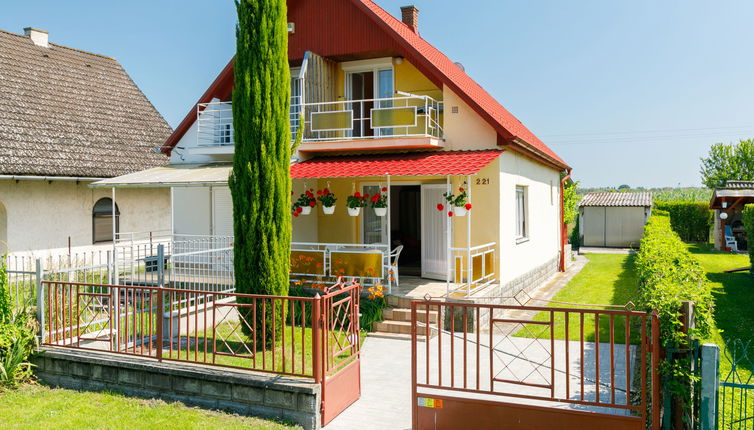 Foto 1 - Haus mit 2 Schlafzimmern in Balatonlelle mit terrasse