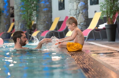 Foto 3 - Appartamento con 2 camere da letto a Arâches-la-Frasse con piscina e sauna