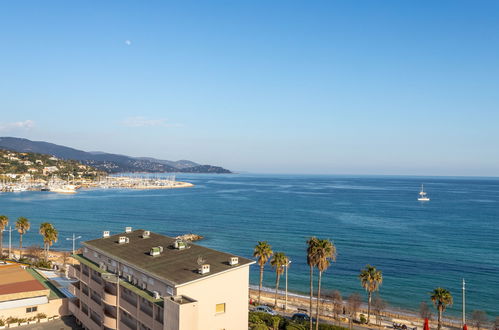 Photo 17 - Apartment in Le Lavandou with garden and sea view