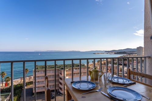 Photo 2 - Apartment in Le Lavandou with garden and sea view