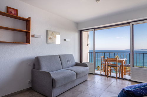 Foto 6 - Apartamento en Le Lavandou con jardín y vistas al mar