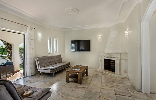 Casa de 4 quartos em Albufeira com piscina privada e jardim - Foto 12