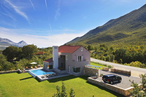 Foto 2 - Casa con 4 camere da letto a Zagvozd con piscina privata e terrazza