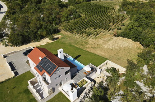 Foto 27 - Casa con 4 camere da letto a Zagvozd con piscina privata e terrazza